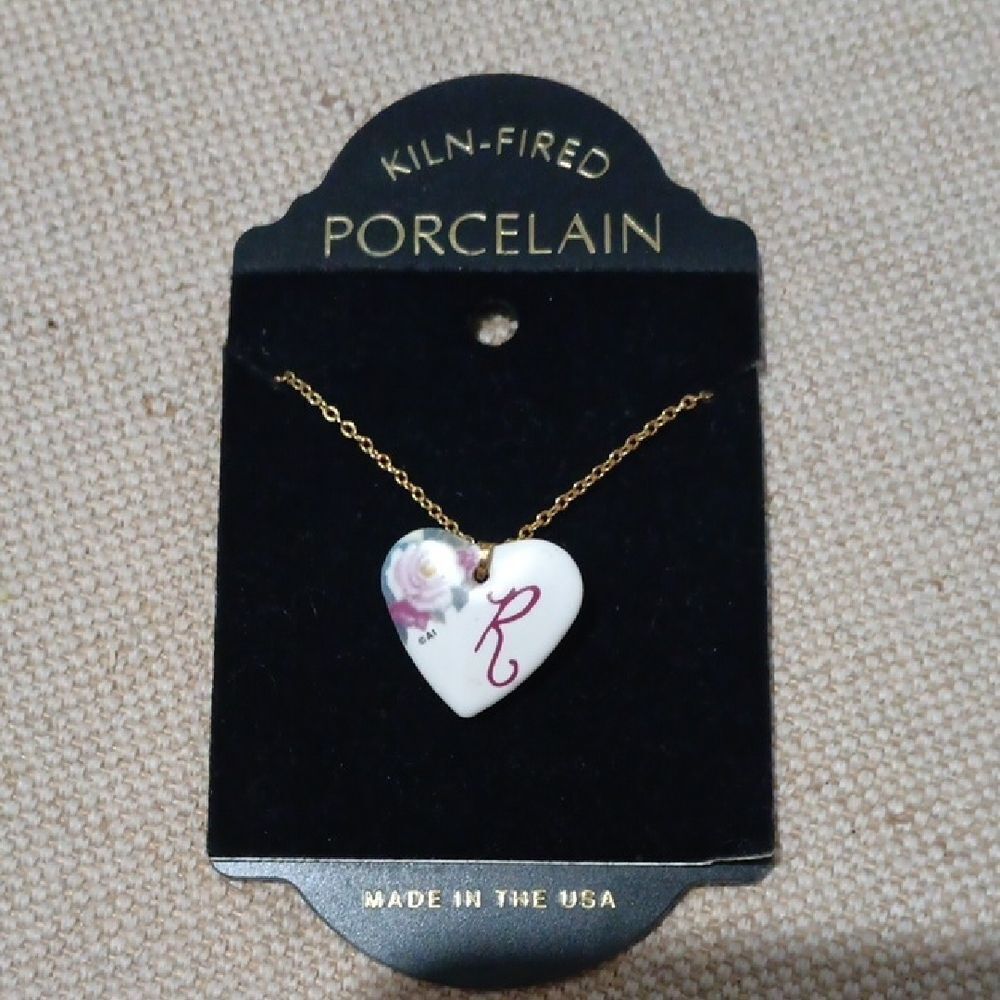 NWT Kiln Fired Porcelain Heart "R" Necklace on Gold Tone Chain Made In USA